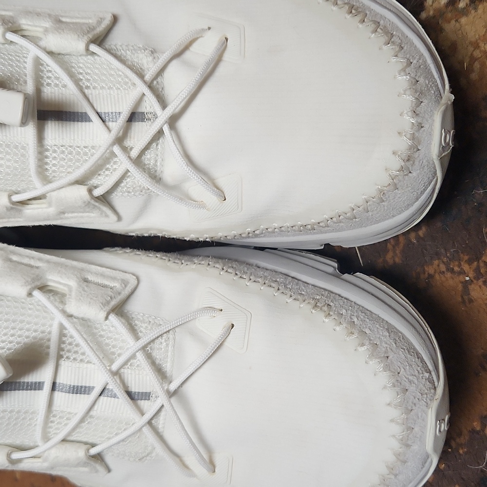 On Running Women's White Athletic Shoes - Picture 9 of 11